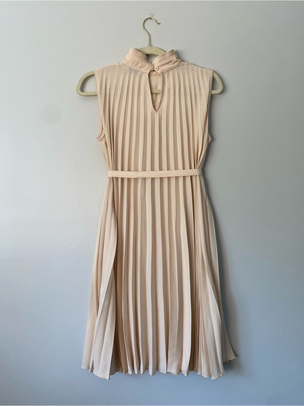 Lili Sidonio Molly Bracken Pleated Mock Neck Belted Dress Size Small - Picture 2 of 7